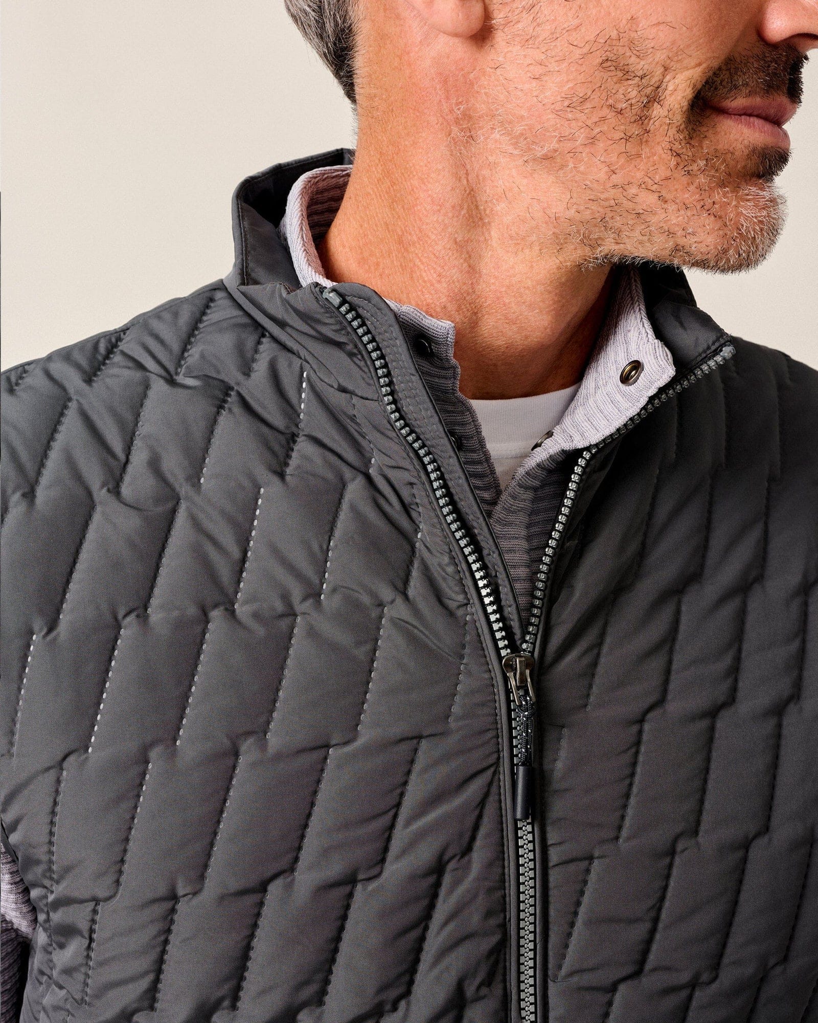 Johnnie-O Vest Belfry Quilted Puffer Vest in Dark Gray