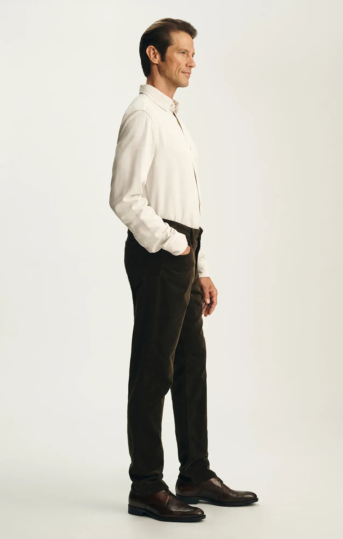 34 Heritage 5-Pockets Courage Straight Leg Pants