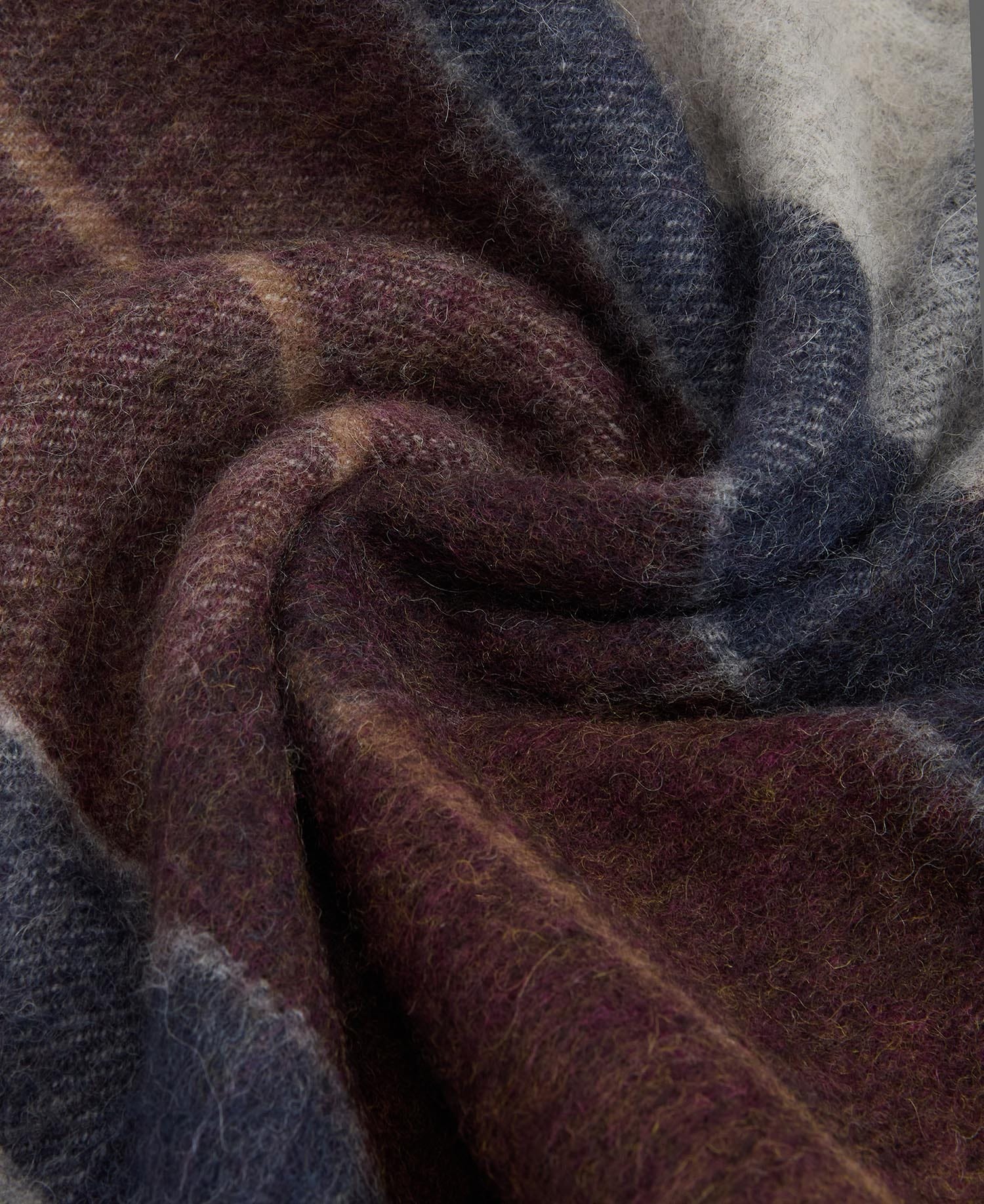 Barbour Jackets Inverness Tartan Scarf in Midnight Oak Tartan