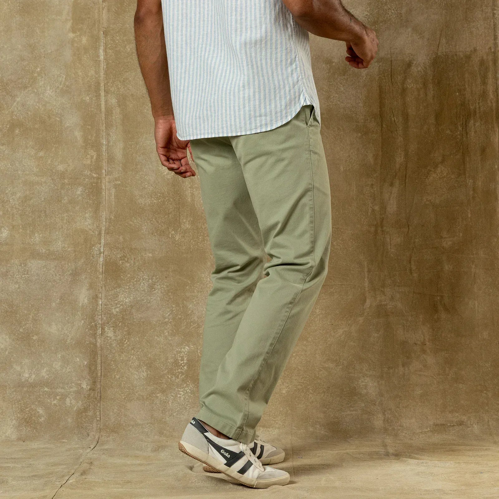 Duck Head Chinos Classic Fit Gold School Chino in Tea Leaf