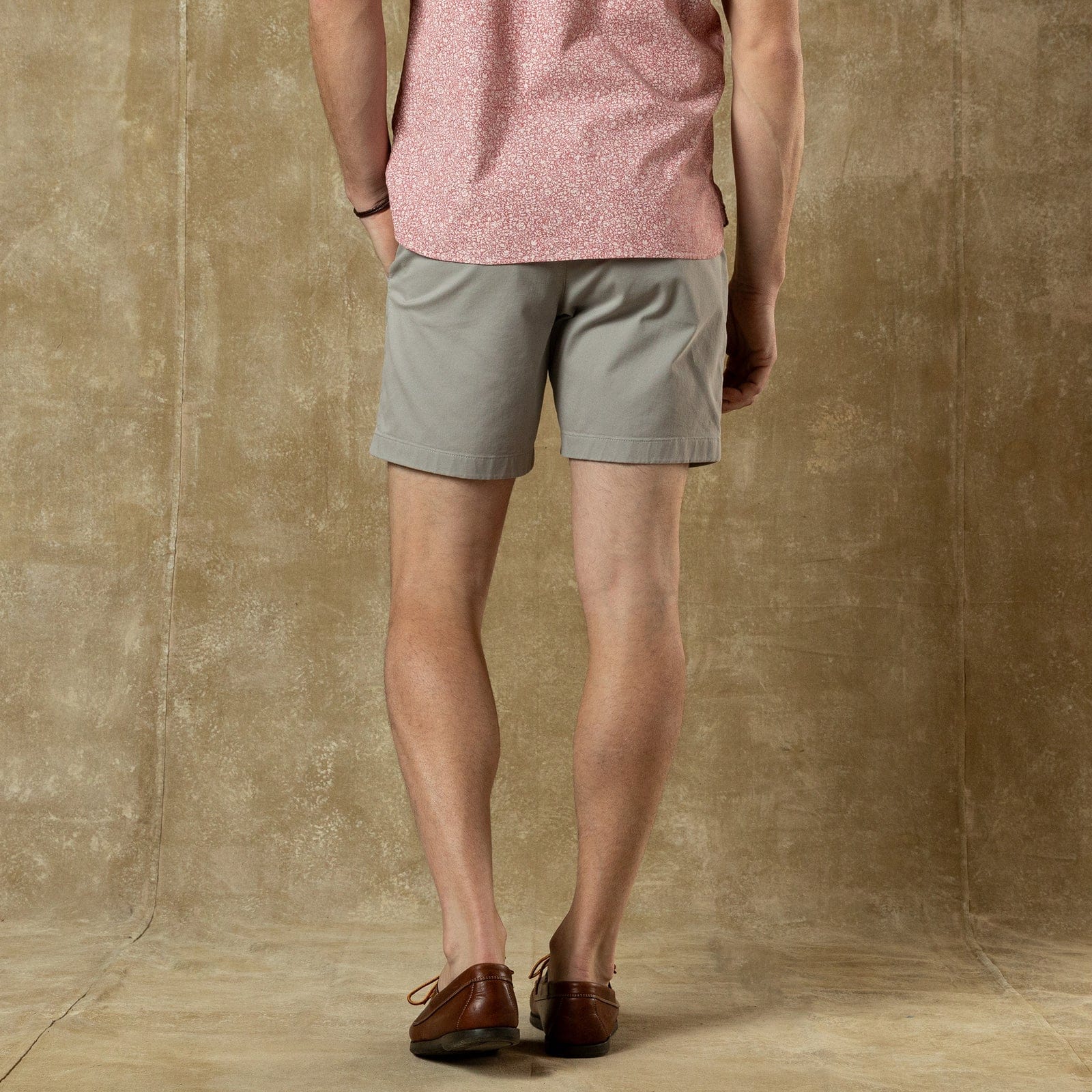 Duck Head Shorts 7" Gold School Chino Short in Dove Grey