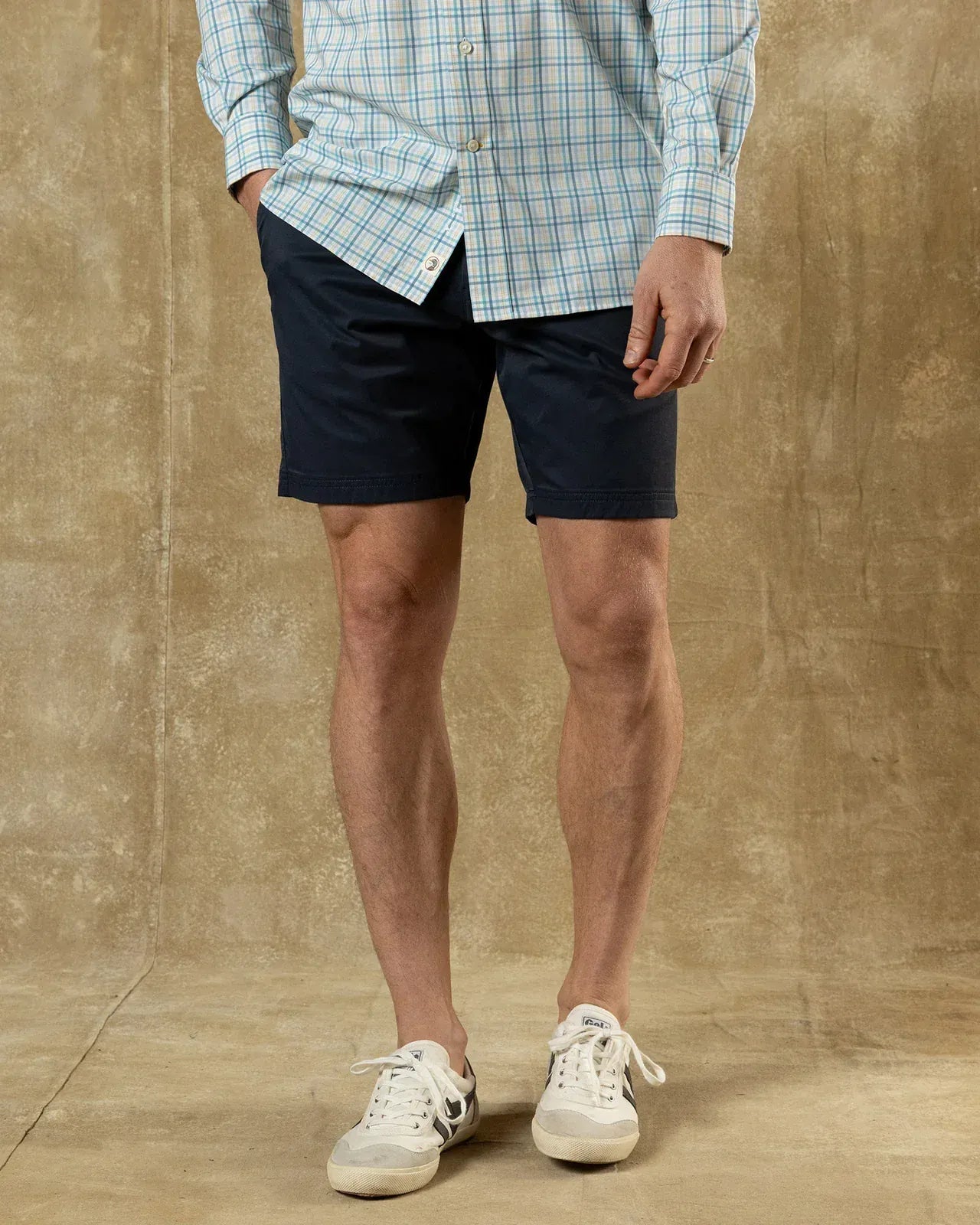 Duck Head Shorts 8" Harbor Performance Short in Navy
