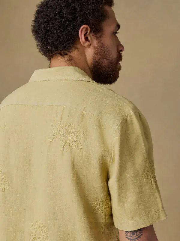 Faherty Camp Shirt Short-Sleeve Embroidered Shirt in Island Wheat