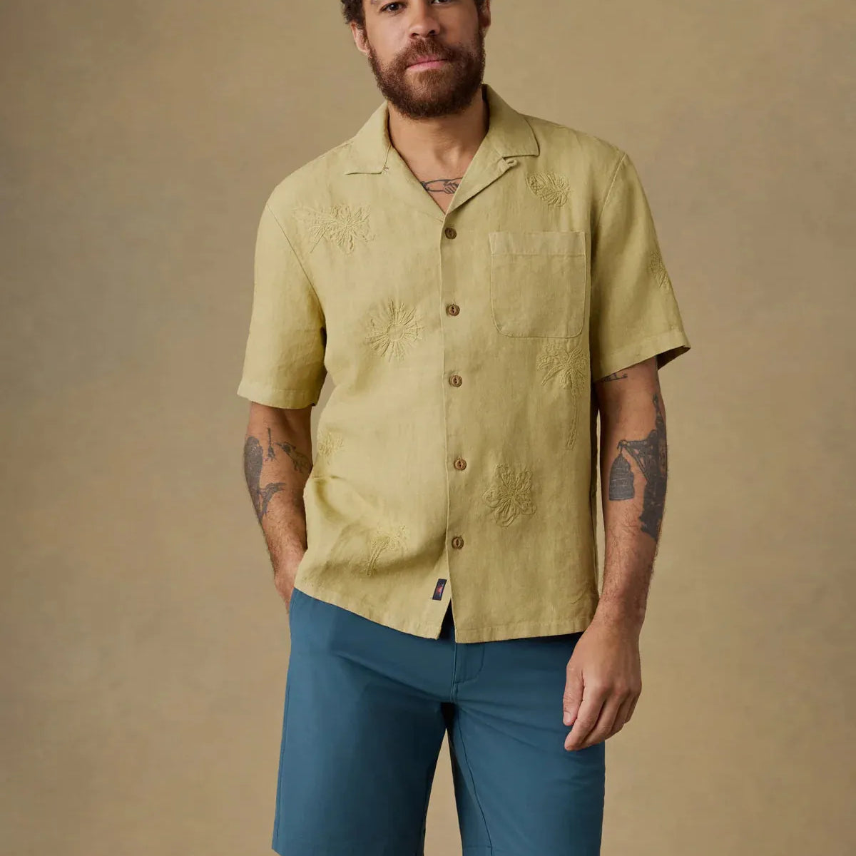 Faherty Camp Shirt Short-Sleeve Embroidered Shirt in Island Wheat