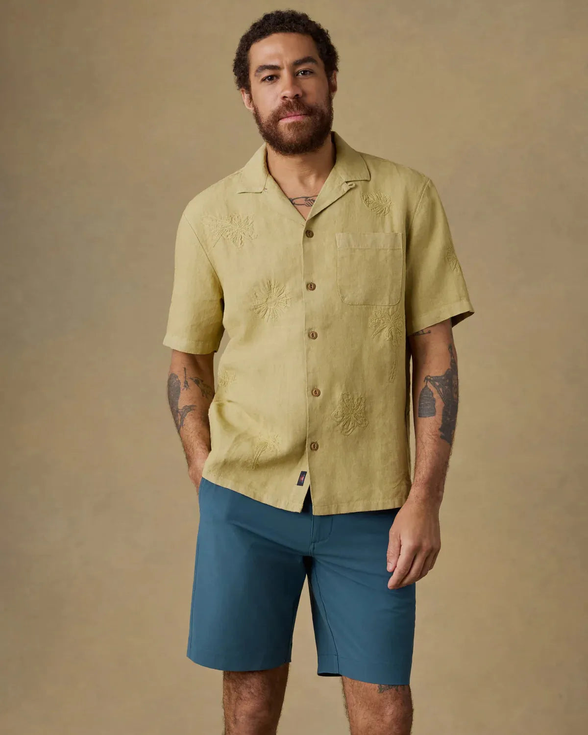 Faherty Camp Shirt Short-Sleeve Embroidered Shirt in Island Wheat