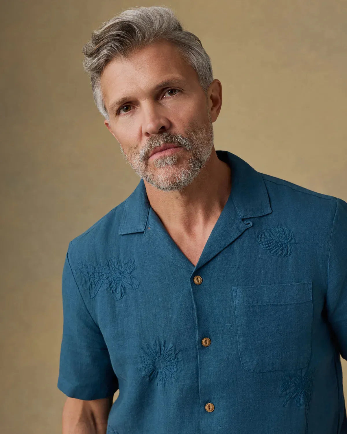 Faherty Camp Shirt Short-Sleeve Embroidered Shirt in Pacific Tides