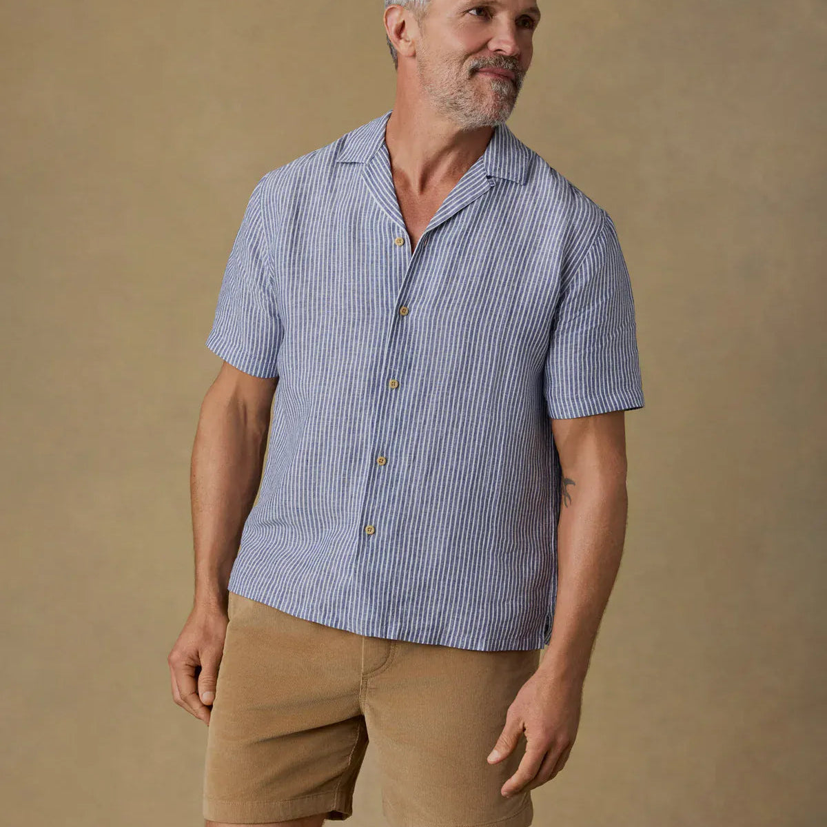 Faherty Camp Shirt Short-Sleeve Laguna Linen Camp Shirt in Cloud Waters Stripe
