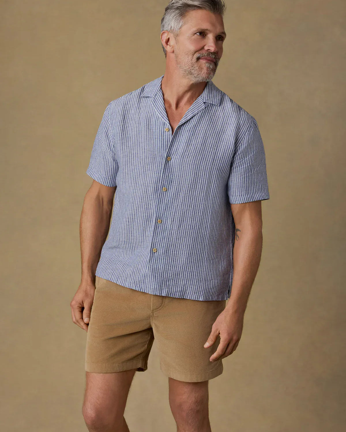Faherty Camp Shirt Short-Sleeve Laguna Linen Camp Shirt in Cloud Waters Stripe