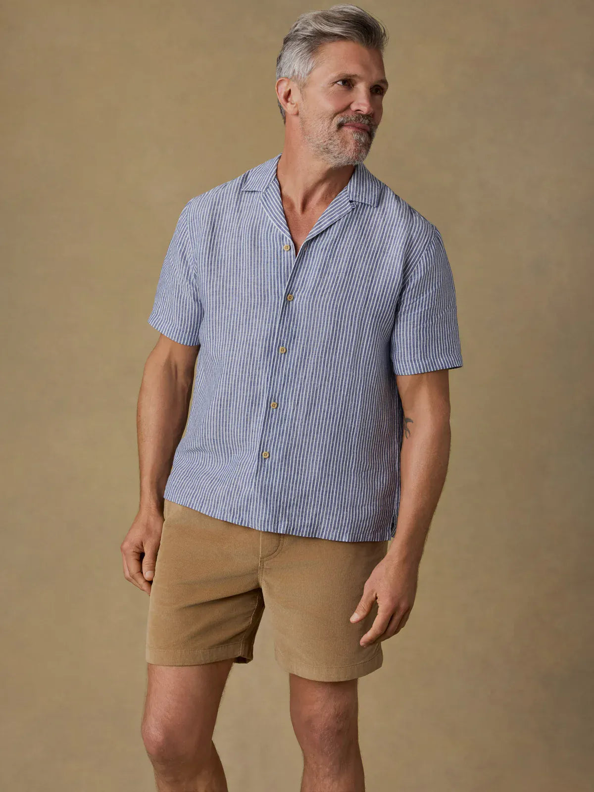 Faherty Camp Shirt Short-Sleeve Laguna Linen Camp Shirt in Cloud Waters Stripe