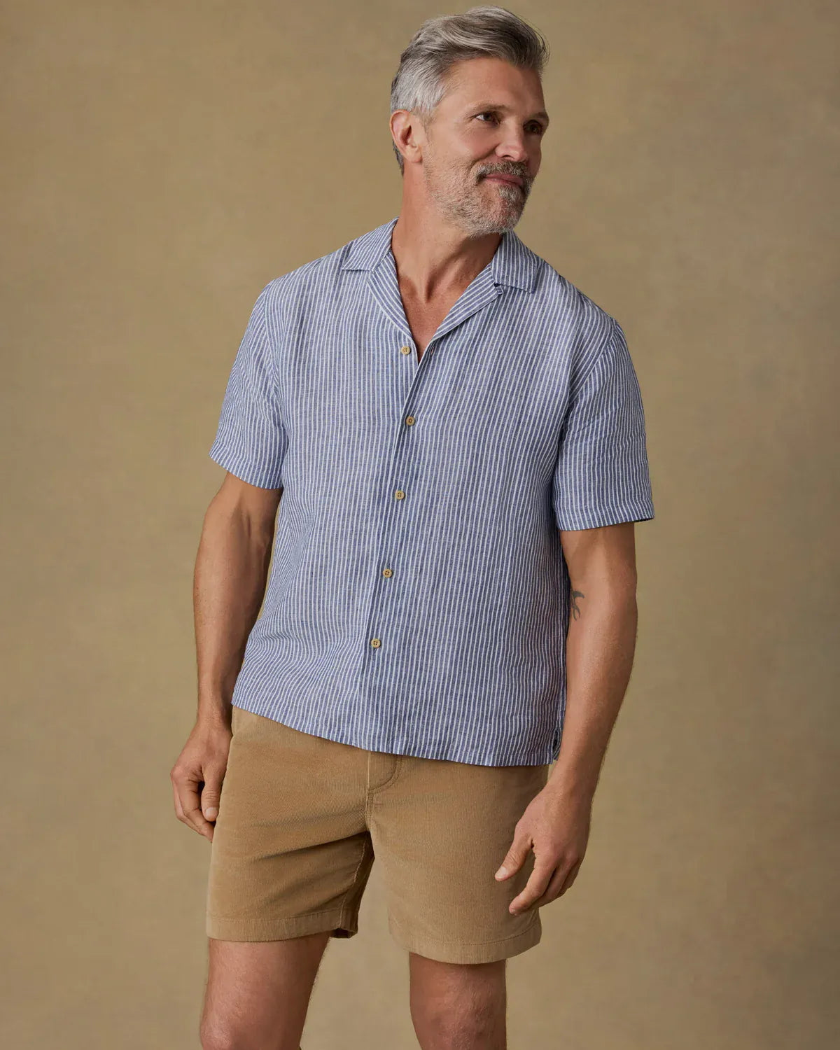 Faherty Camp Shirt Short-Sleeve Laguna Linen Camp Shirt in Cloud Waters Stripe