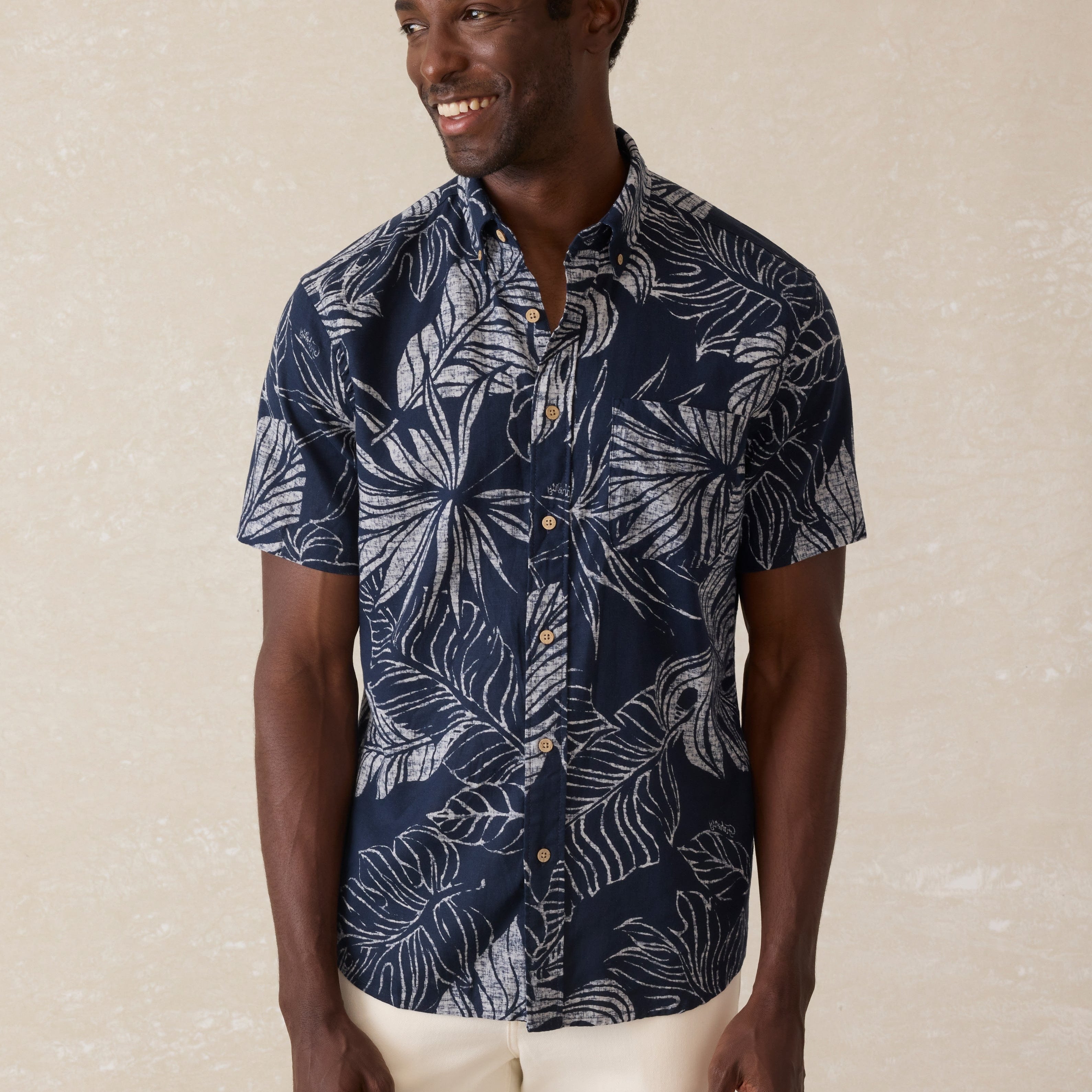 Faherty Sport Shirts Short-Sleeve Breeze Shirt - Navy Perro Tropical