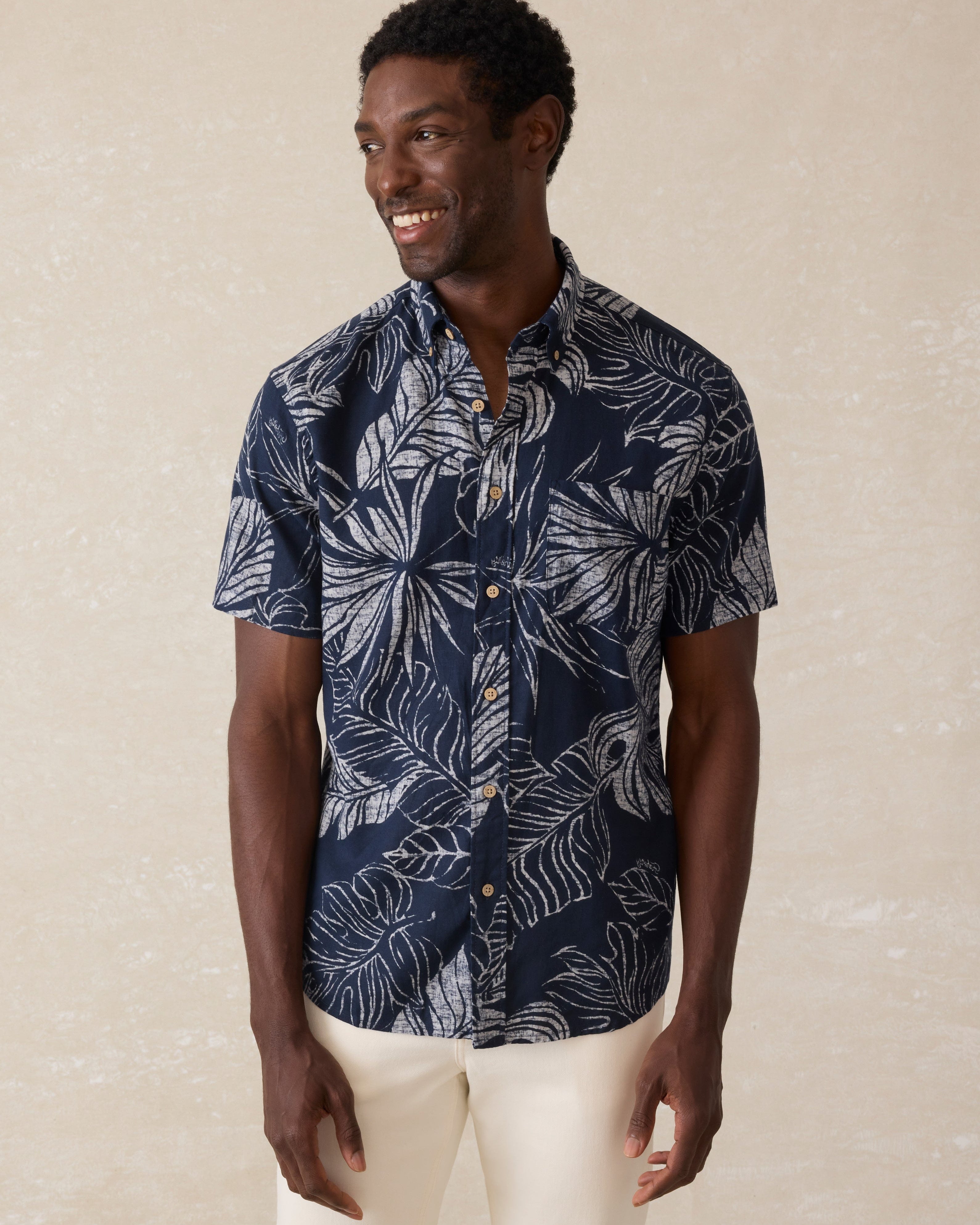 Faherty Sport Shirts Short-Sleeve Breeze Shirt - Navy Perro Tropical