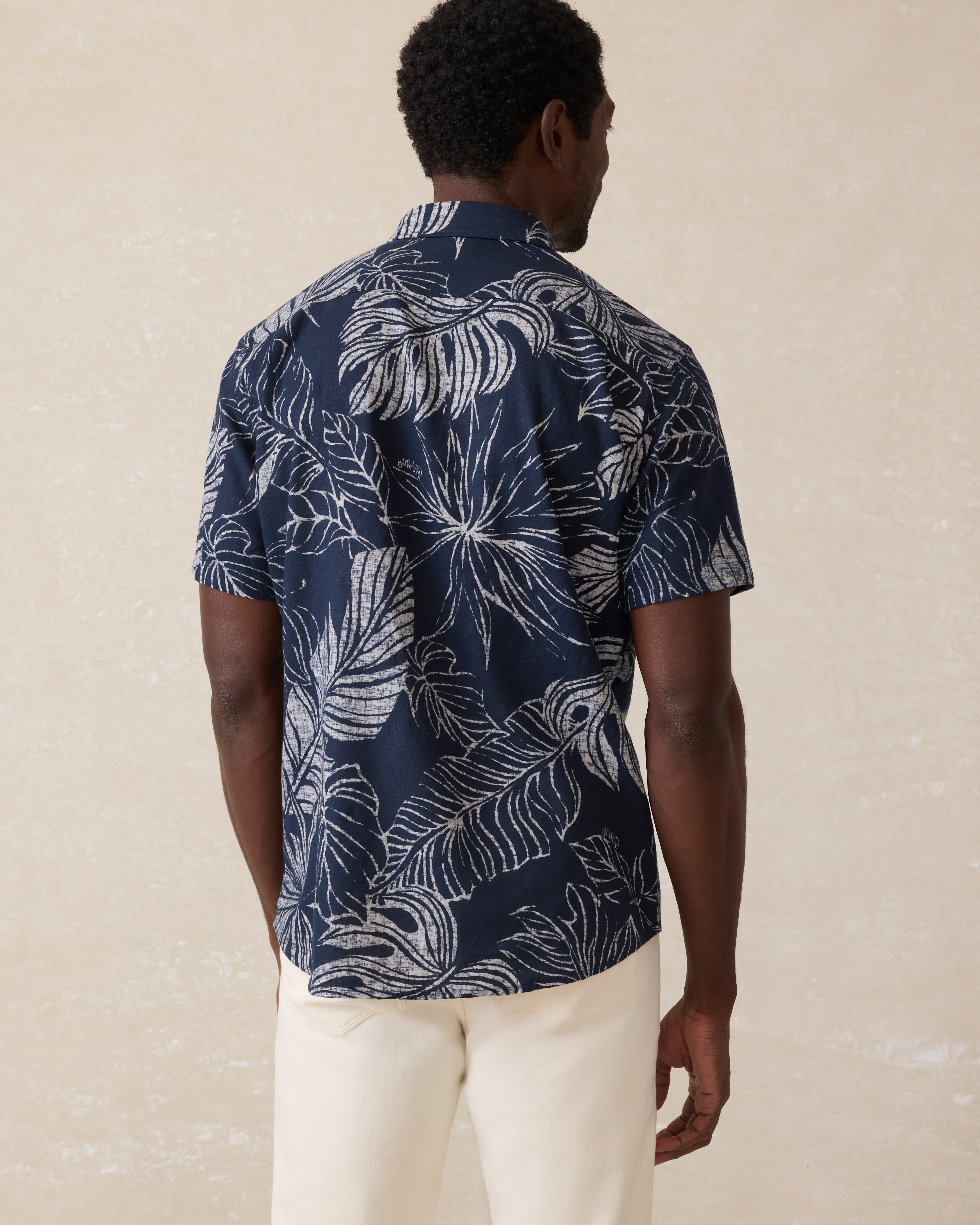 Faherty Sport Shirts Short-Sleeve Breeze Shirt - Navy Perro Tropical