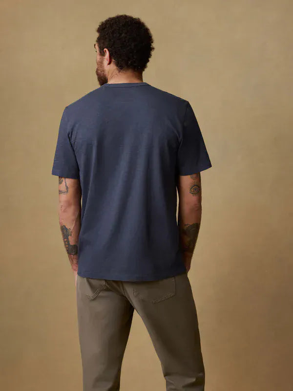 Faherty T-Shirts Sunwashed Pocket Tee in Dune Navy