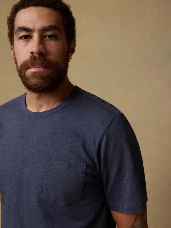 Faherty T-Shirts Sunwashed Pocket Tee in Dune Navy