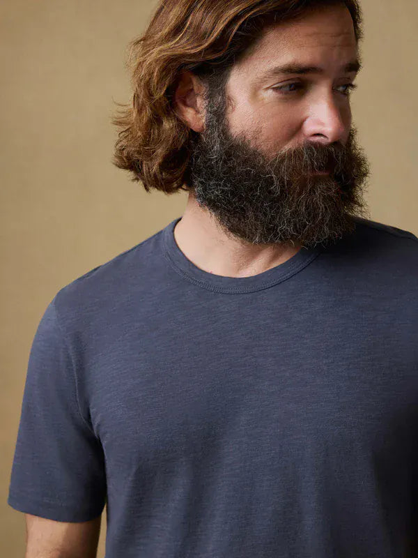 Faherty T-Shirts Sunwashed Regenerative Tee in Dune Navy