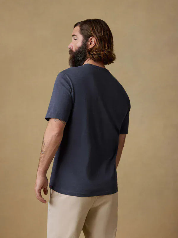 Faherty T-Shirts Sunwashed Regenerative Tee in Dune Navy
