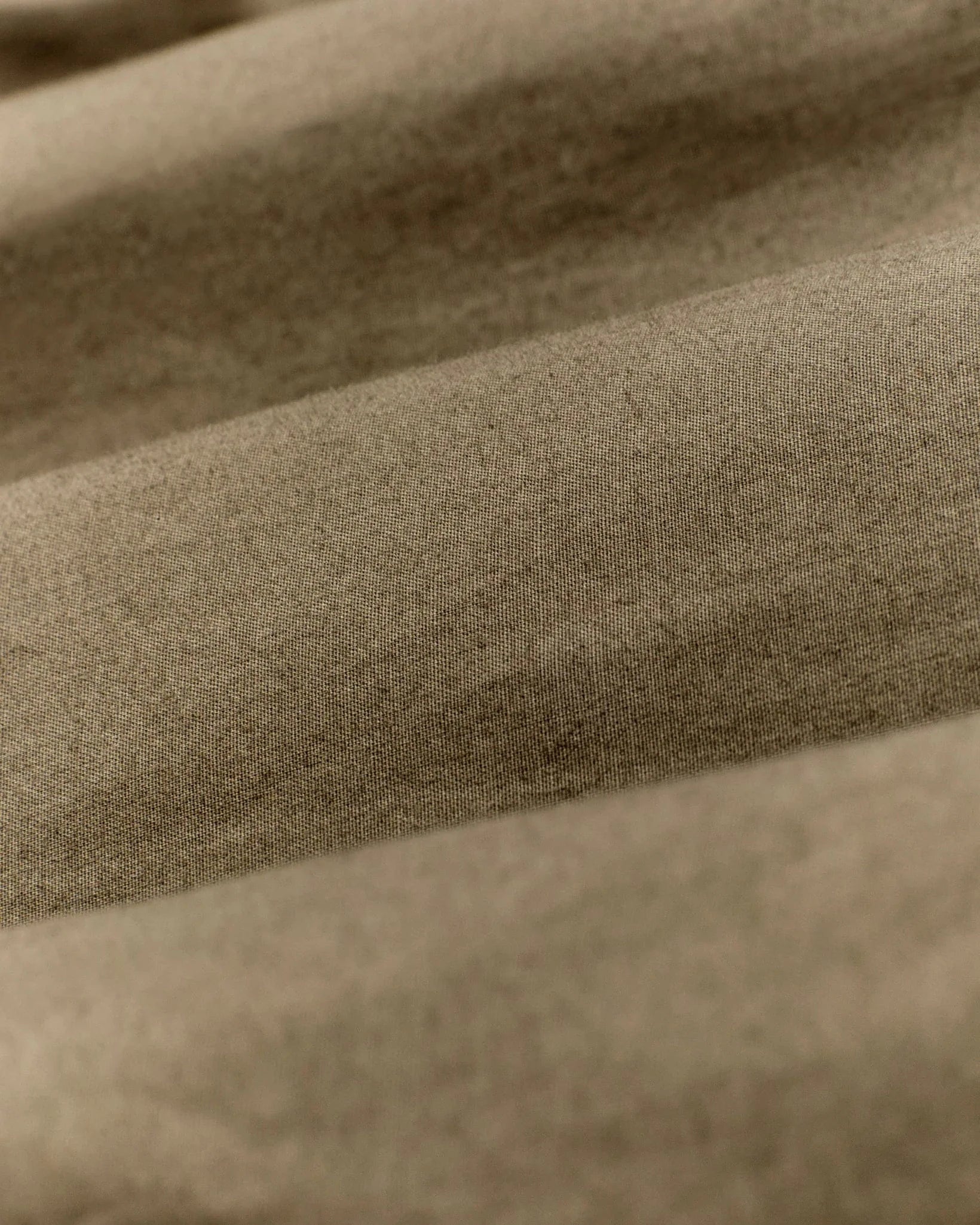 Filson Jackets Women's Dry Wax Hooded Popover in Khaki / Quail Tan