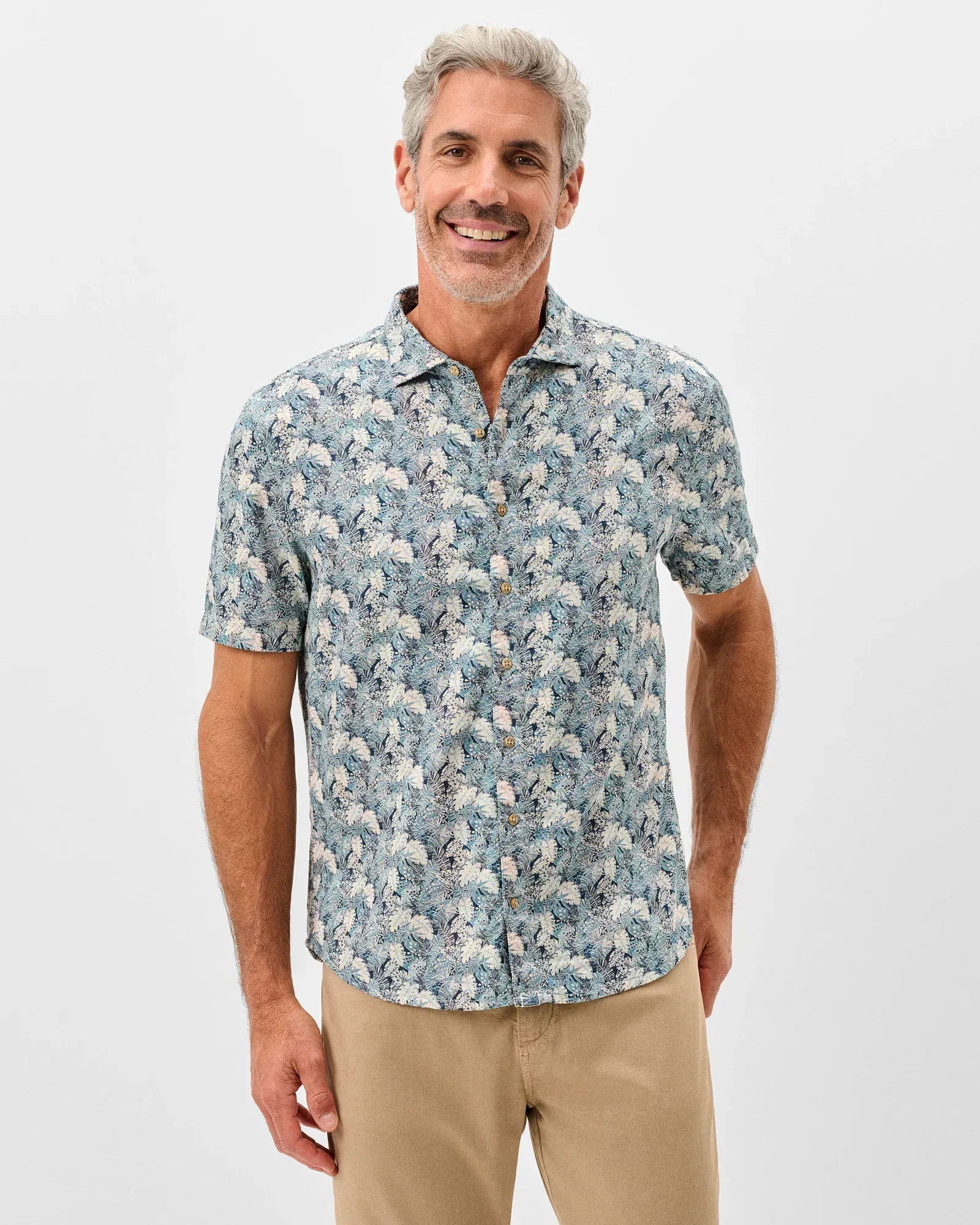 Johnnie-O Camp Shirt Short Sleeve Button Down Surf Shirt in Wake