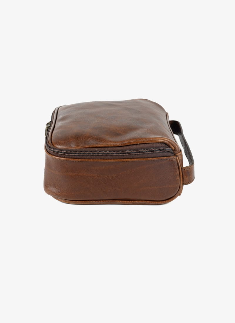 MIKIMOTO ブラウンレザーケース Moore & Giles Donald Leather Wash Kit in Titan Milled Brown – M