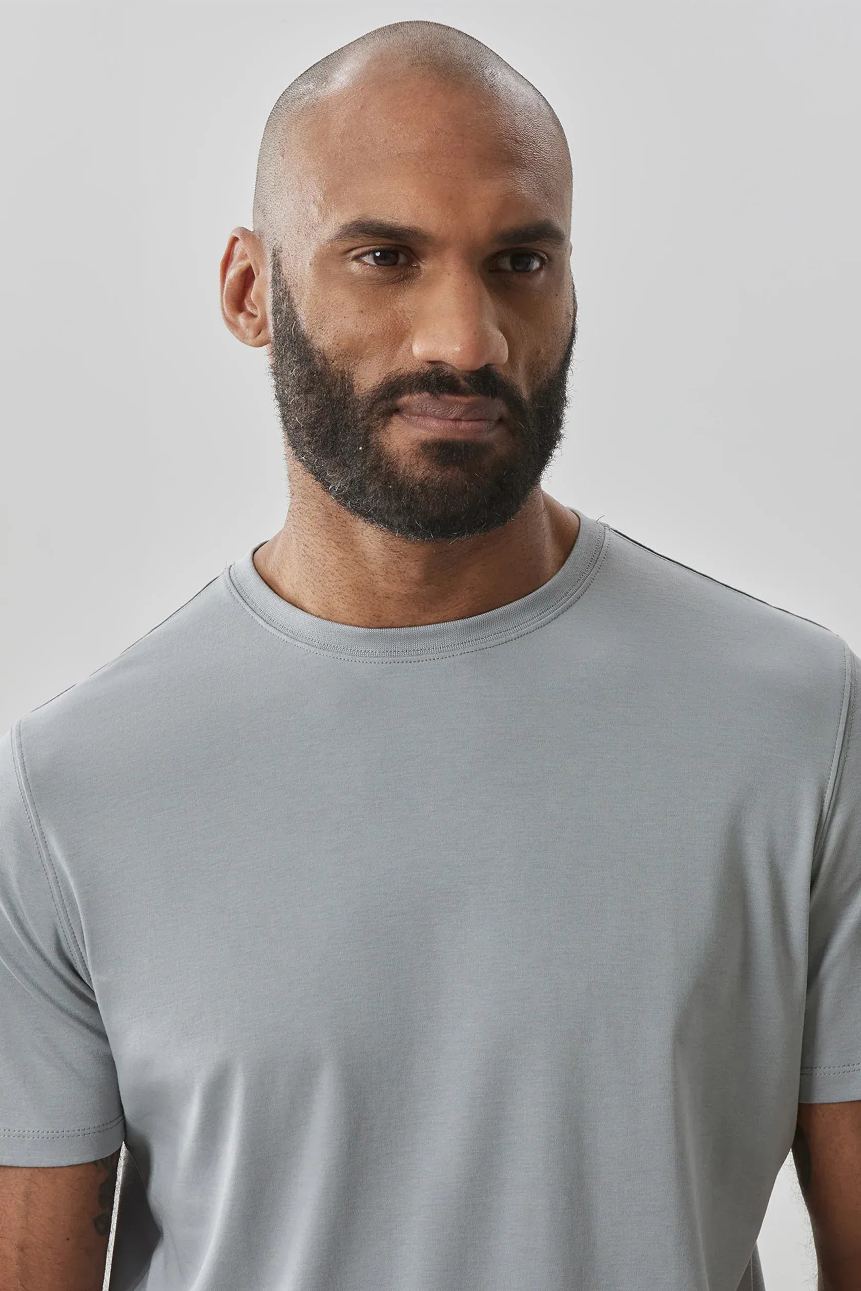 Robert Barakett T-Shirts The Barakett Tee in Monument Grey