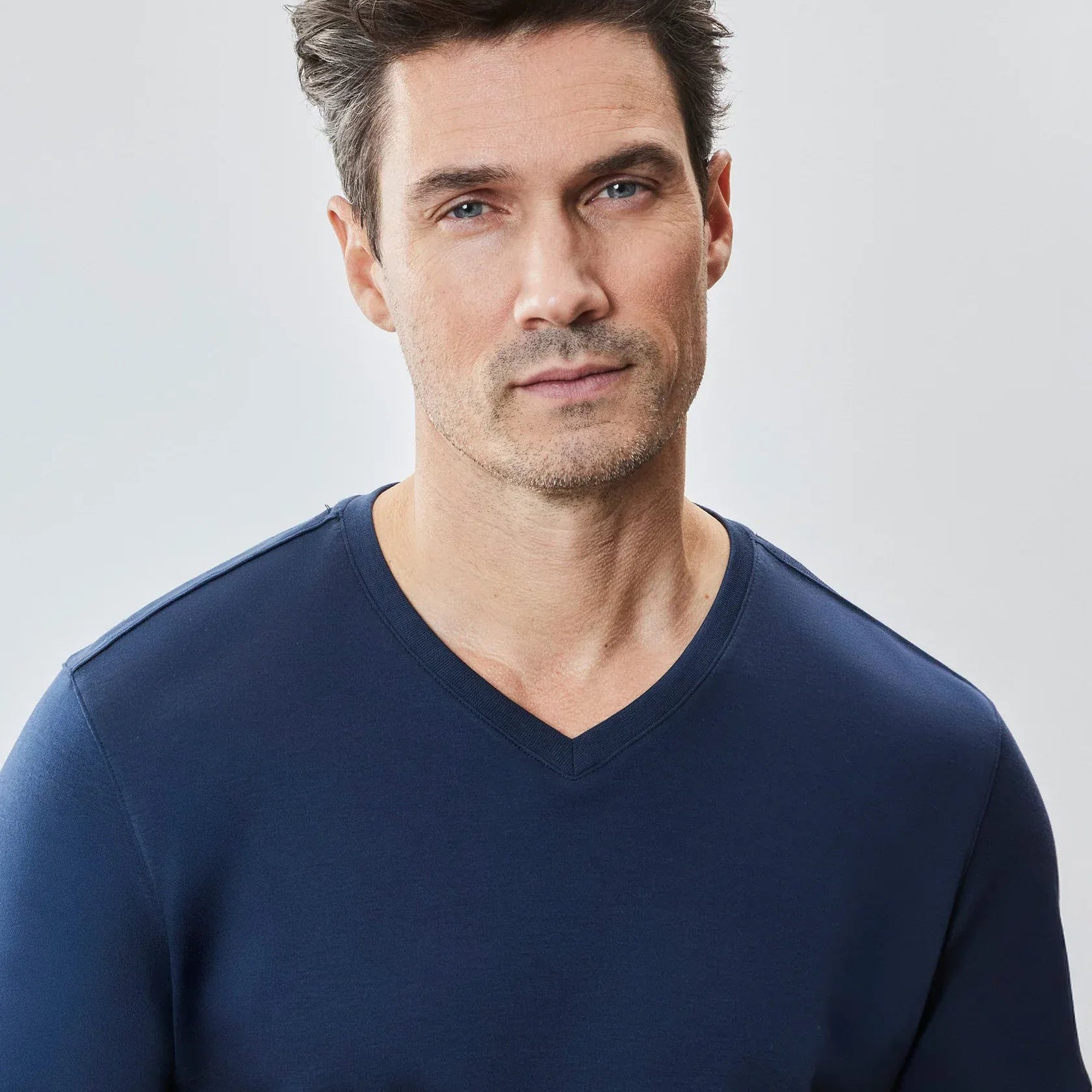 Robert Barakett T-Shirts The Barakett V Tee in Blue Night