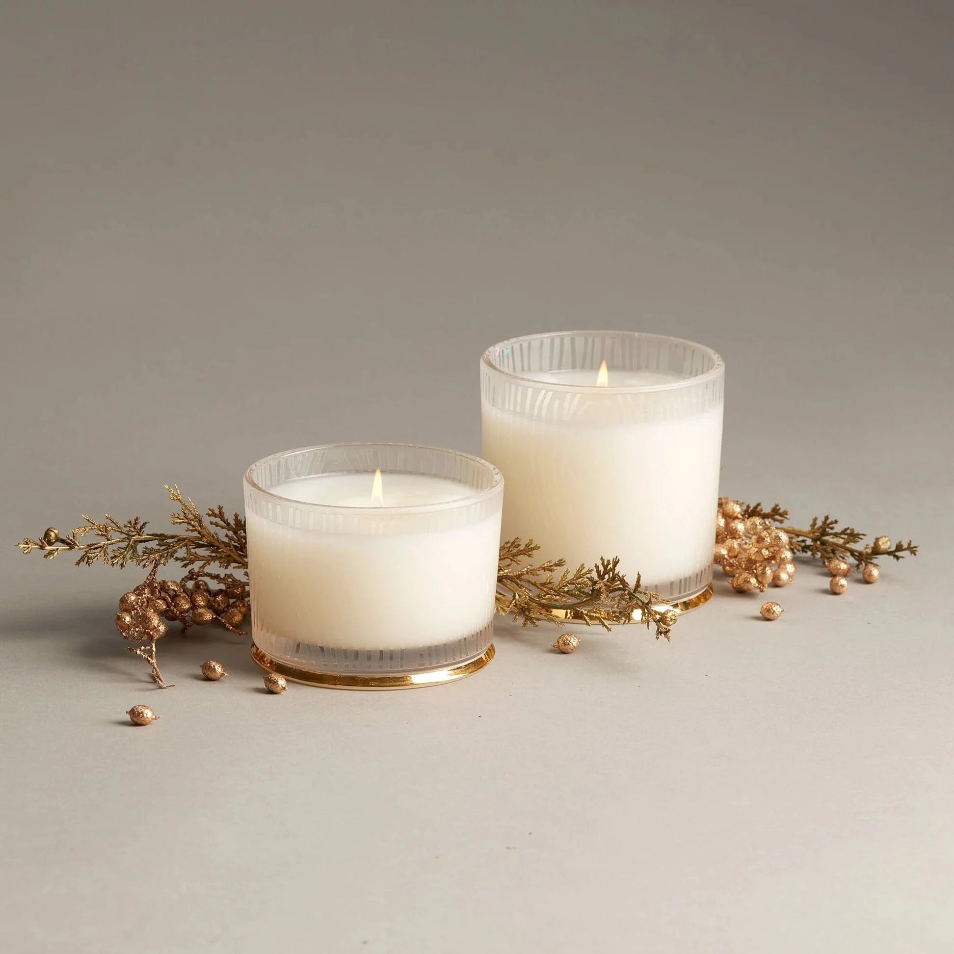 The Thymes Home FROSTED / OS Frasier Fir Large Frosted Wood Grain Candle
