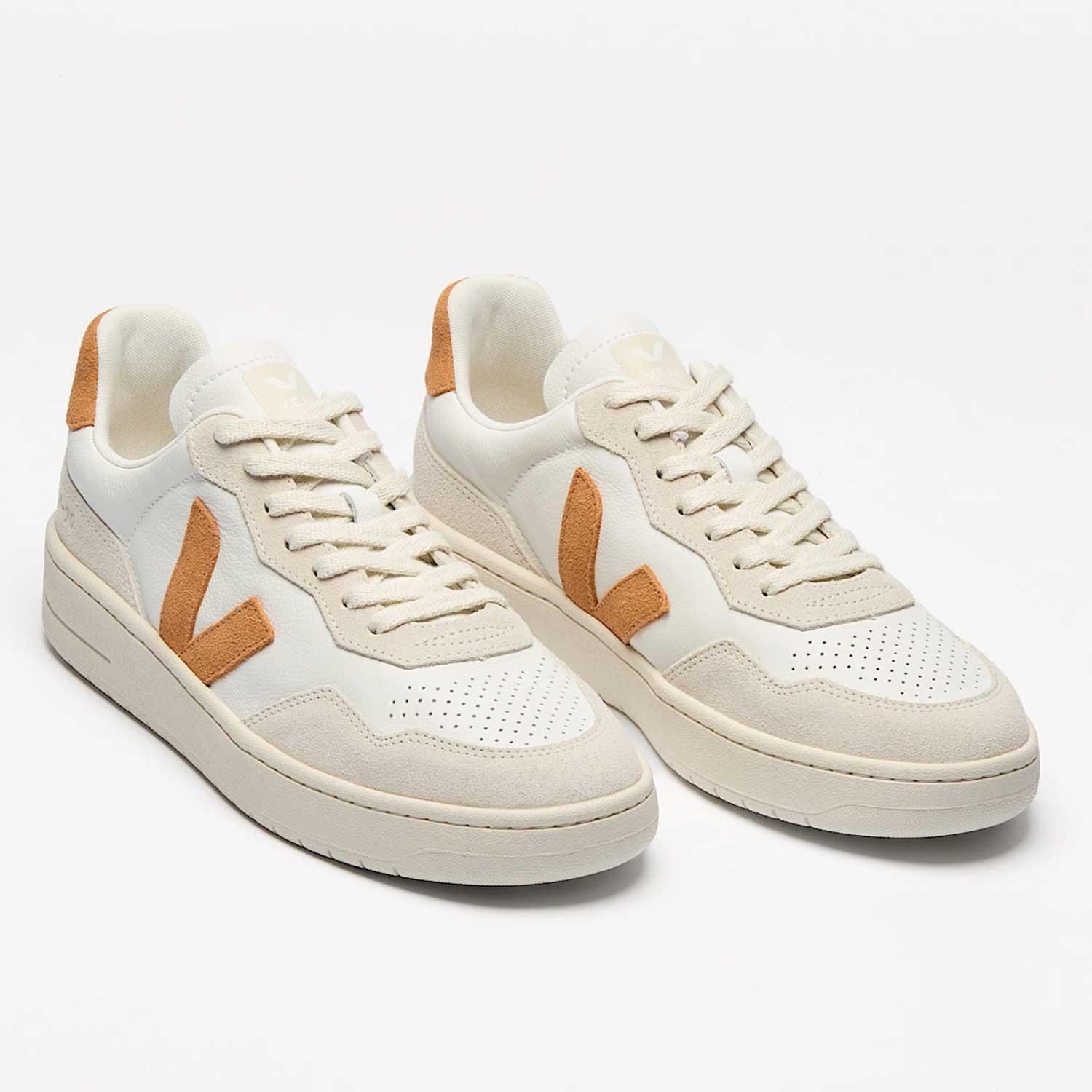Veja Shoes V-90 Leather Sneaker