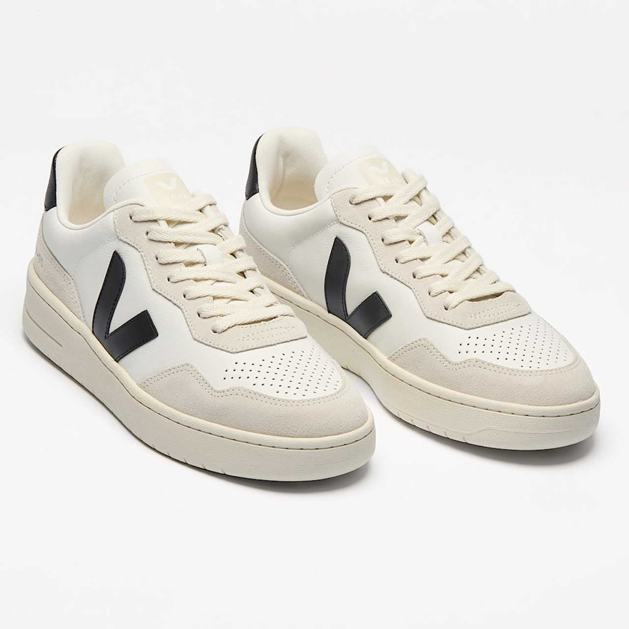 Veja Shoes V-90 Leather Sneaker
