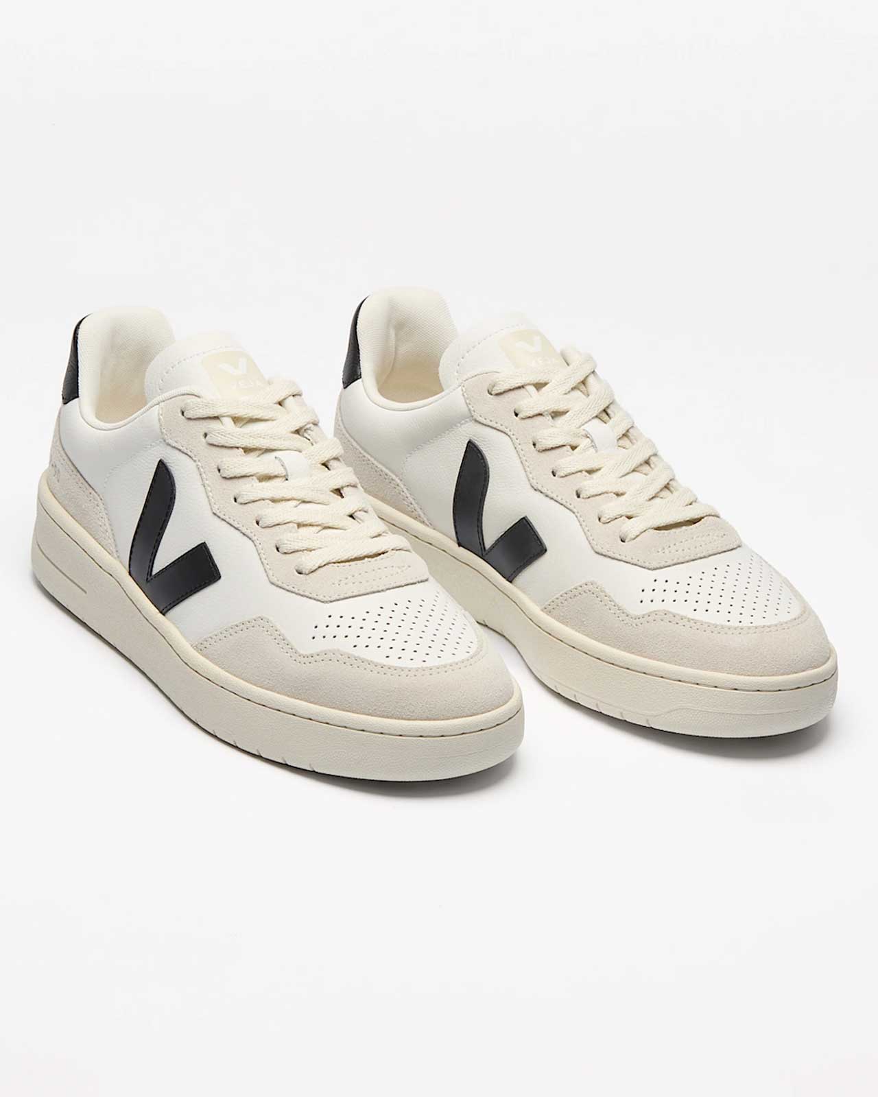 Veja Shoes V-90 Leather Sneaker