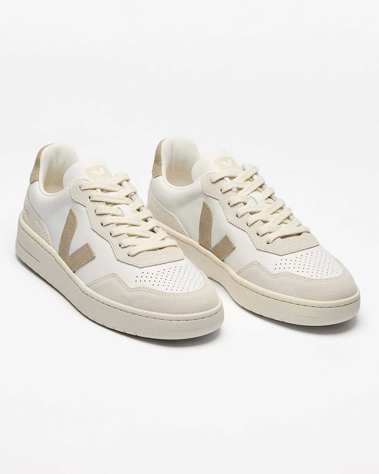 Veja Shoes V-90 Leather Sneaker