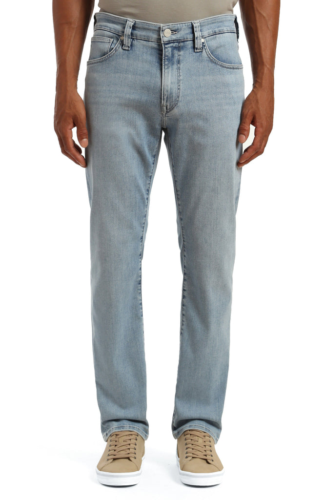 34 Heritage 5-Pockets Courage Straight Leg in Bleached Urban